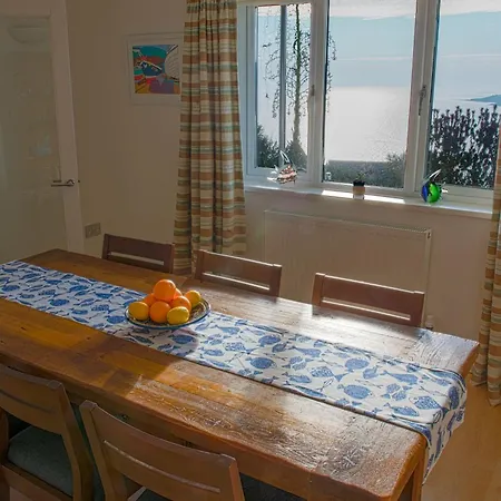 Ocean View, 5 Bedrooms Sleeps 10, Stunning Views, Parking X4 Holiday home