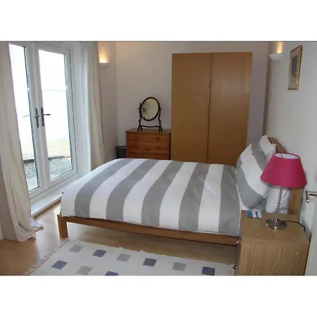 Ocean View, 5 Bedrooms Sleeps 10, Stunning Views, Parking X4 *
