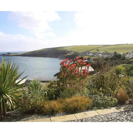Ocean View, 5 Bedrooms Sleeps 10, Stunning Views, Parking X4 Holiday home *