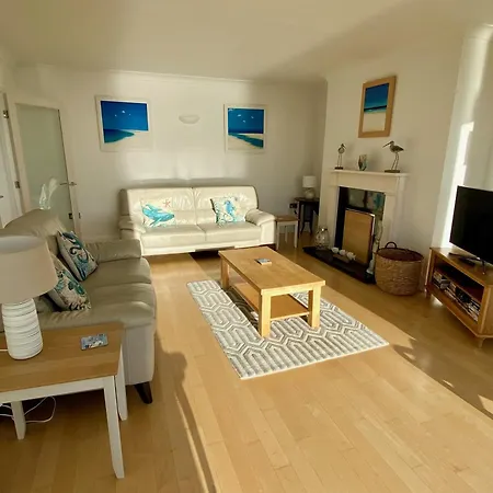 Holiday home Ocean View, 5 Bedrooms Sleeps 10, Stunning Views, Parking X4 *