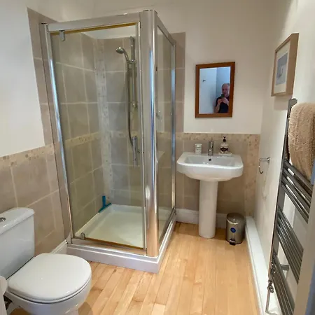 Ocean View, 5 Bedrooms Sleeps 10, Stunning Views, Parking X4 *