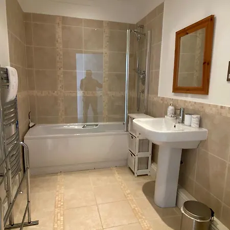 Ocean View, 5 Bedrooms Sleeps 10, Stunning Views, Parking X4